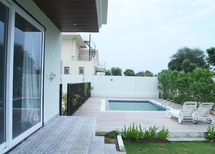Raj Farms Luxury Villa And Private Pool Near Kukus Jaipur
